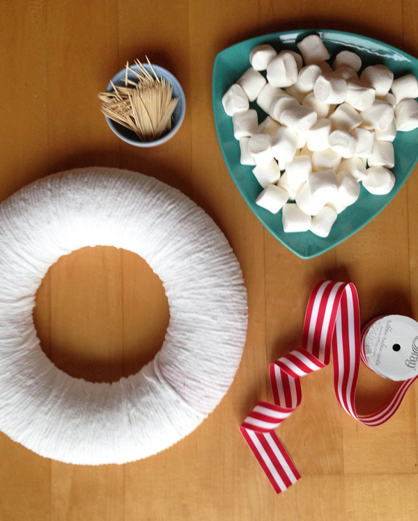 DIY marshmallow wreath