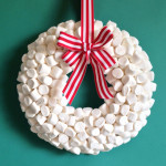 DIY Marshmallow wreath / The Sweet Escape