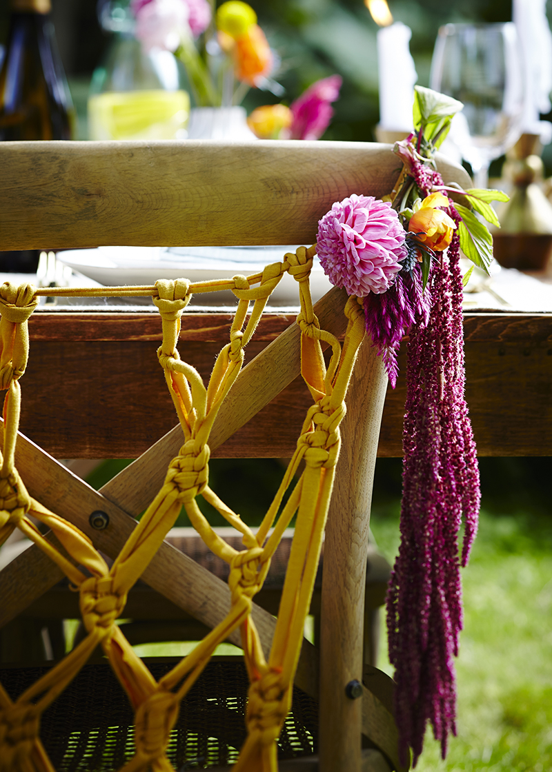 Outdoor summer dinner party macrame chair hanging - The Sweet Escape