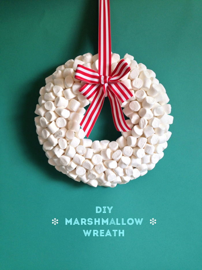 DIY Christmas Holiday Marshmallow wreath by The Sweet Escape