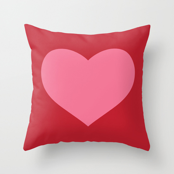 red and pink heart design pillow for valentines / The Sweet Escape