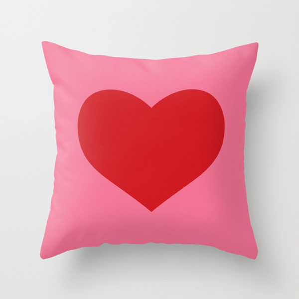 red and pink heart design pillow for valentines / The Sweet Escape