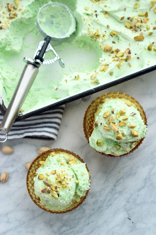 no churn green pistachio ice cream for St.Patrick's day / The Sweet Escape