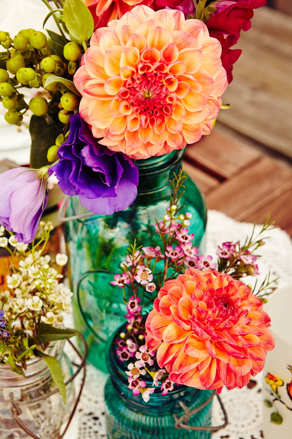 Summer Dinner Party Table Setting Flowers